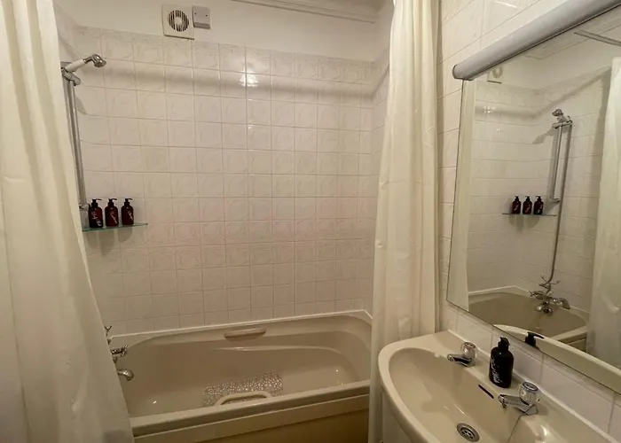 The Captain's Only Gasthuis 3*