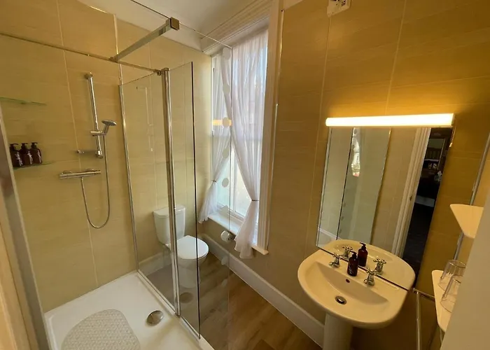 The Captain's Only 3* Whitby